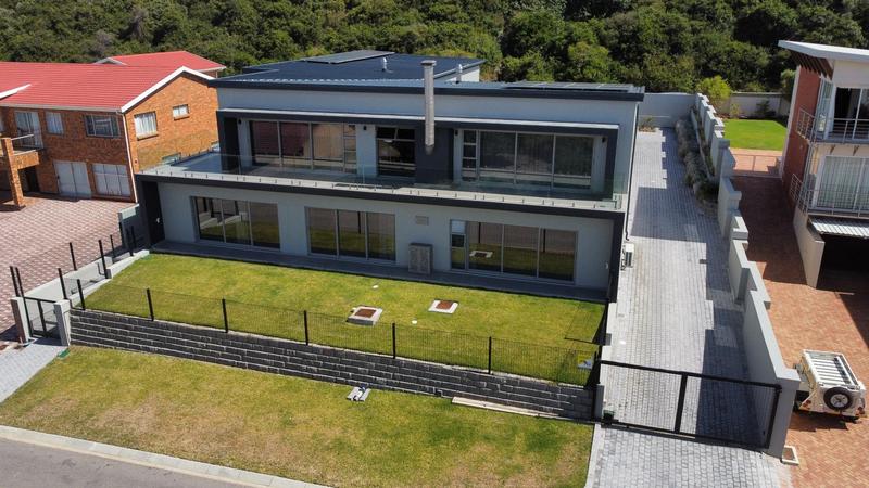 5 Bedroom Property for Sale in Outeniqua Strand Western Cape